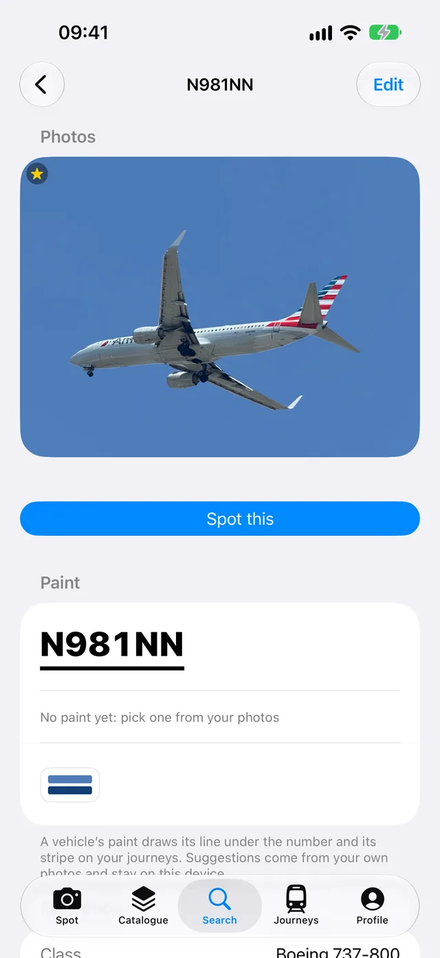 A Boeing 737-800, N981NN, in the app.